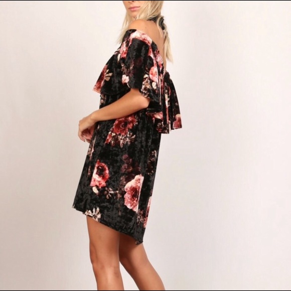 Halter Velvet Ruffle Mini Dress 🇺🇸 🌹 - Picture 3 of 4